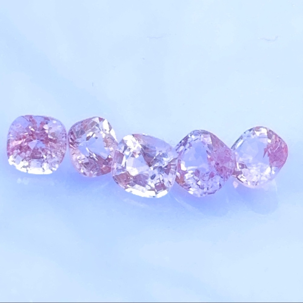 Natural Pastel Pink Spinel: Lot of 5 Cushion Cut Gemstones - Picture 14 of 15